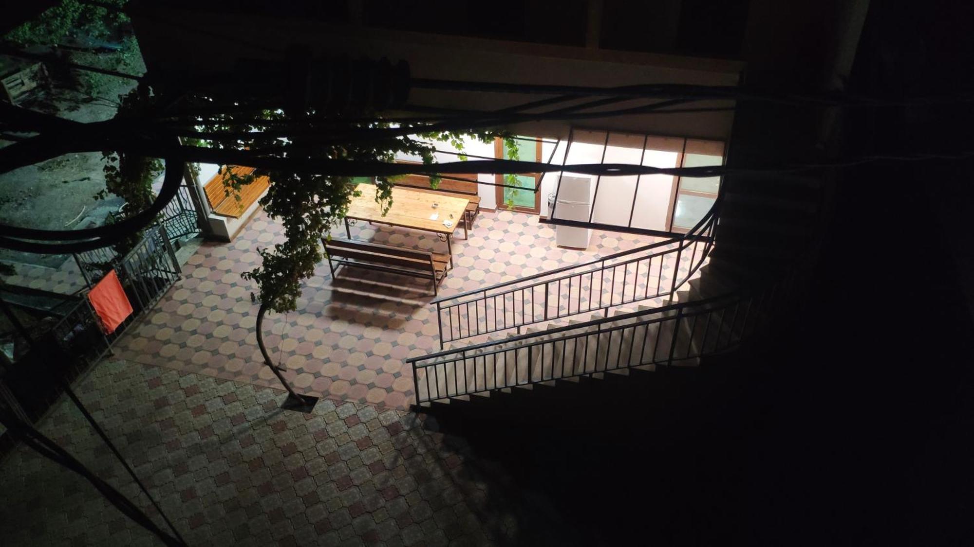 Apex Rest House Of 10 Rooms And Pool Erivan Exterior foto