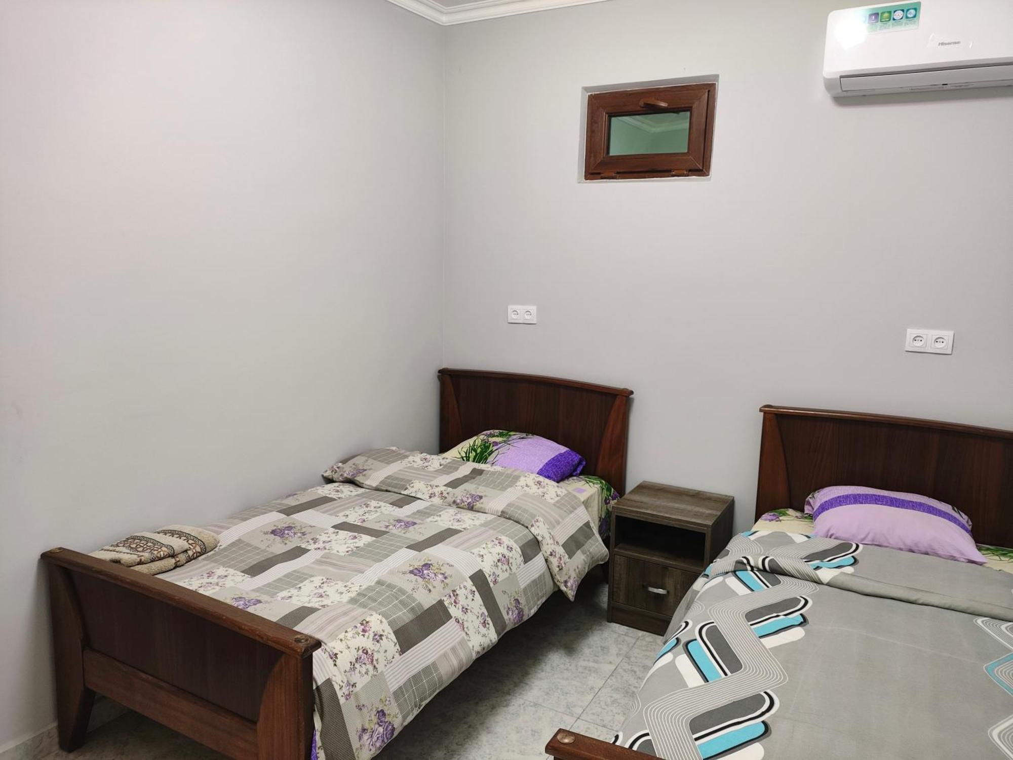 Apex Rest House Of 10 Rooms And Pool Erivan Exterior foto
