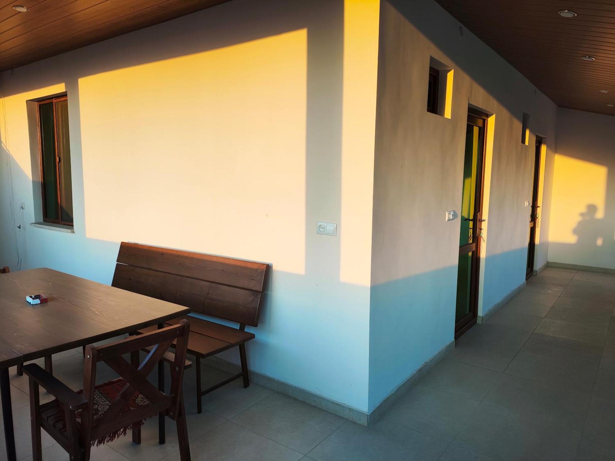 Apex Rest House Of 10 Rooms And Pool Erivan Exterior foto