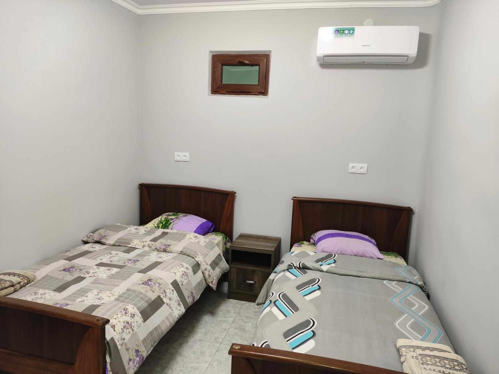 Apex Rest House Of 10 Rooms And Pool Erivan Exterior foto