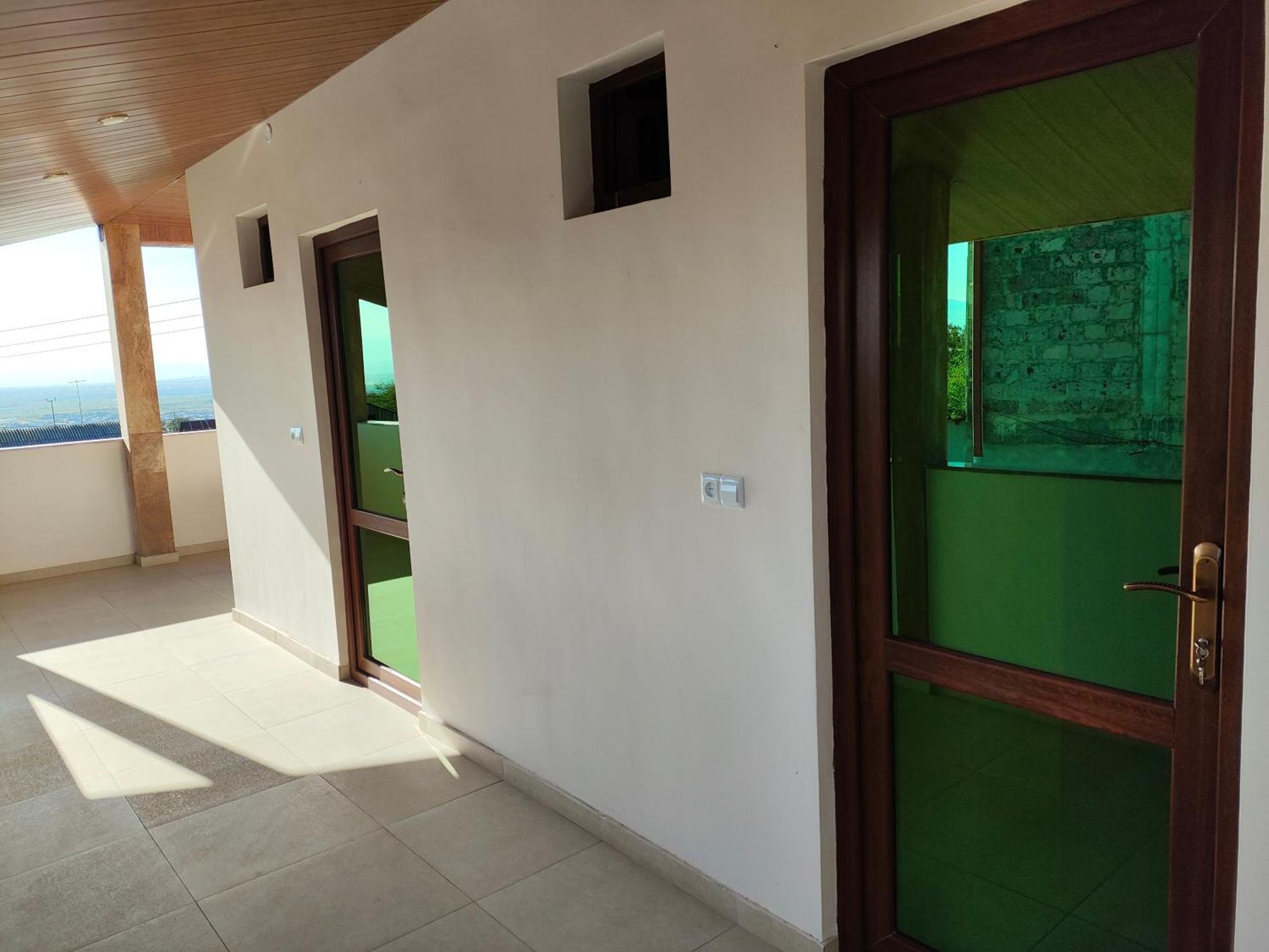 Apex Rest House Of 10 Rooms And Pool Erivan Exterior foto